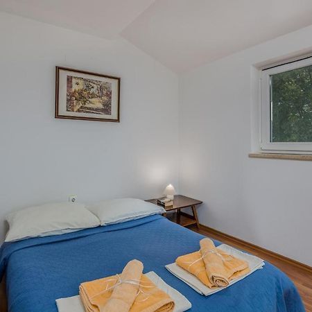 Nice Apartment In Malinska Dubasnica With Kitchen Екстериор снимка