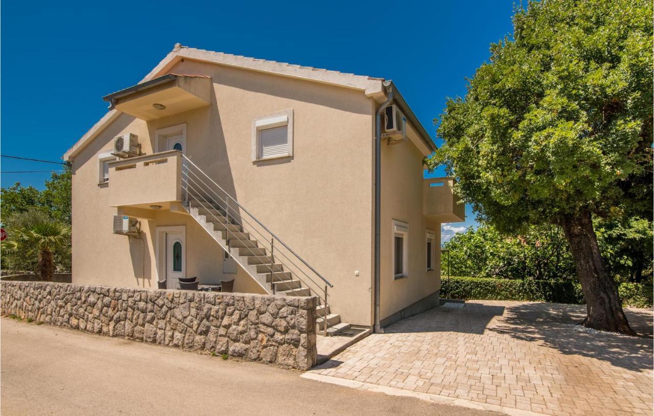 Nice Apartment In Malinska Dubasnica With Kitchen Екстериор снимка