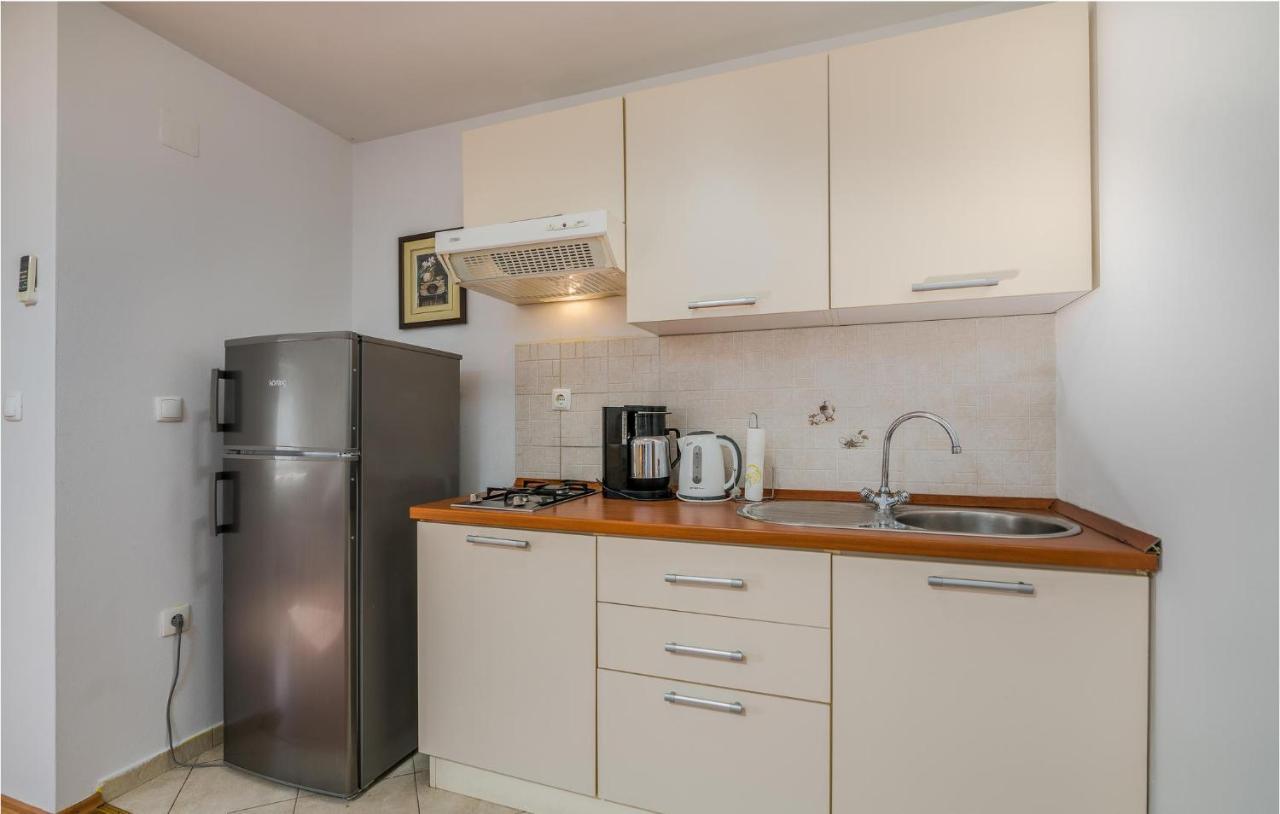 Nice Apartment In Malinska Dubasnica With Kitchen Екстериор снимка