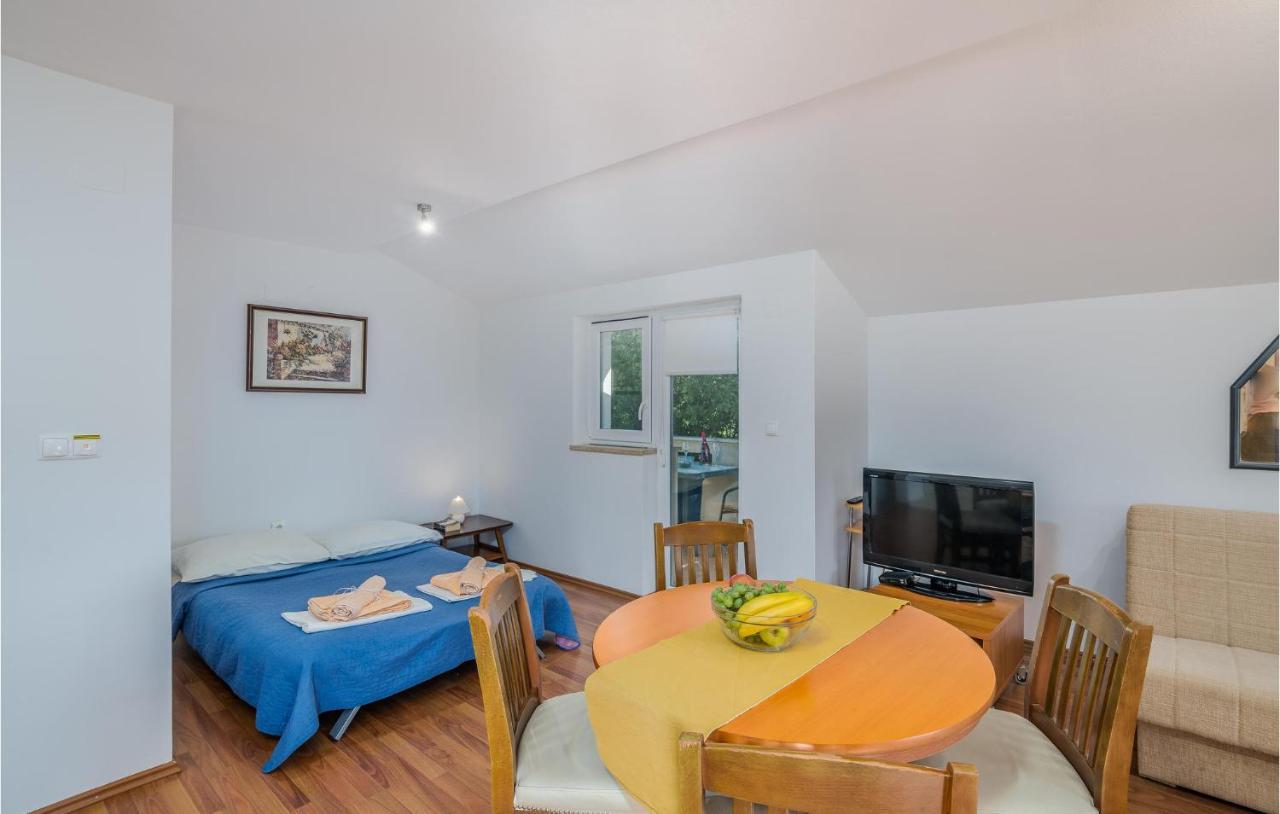 Nice Apartment In Malinska Dubasnica With Kitchen Екстериор снимка