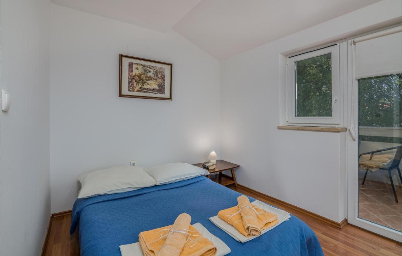 Nice Apartment In Malinska Dubasnica With Kitchen Екстериор снимка