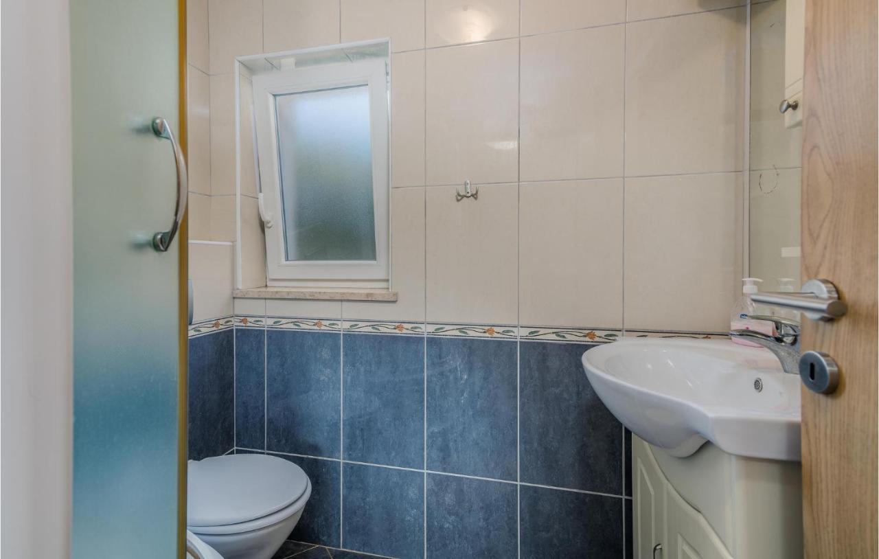 Nice Apartment In Malinska Dubasnica With Kitchen Екстериор снимка