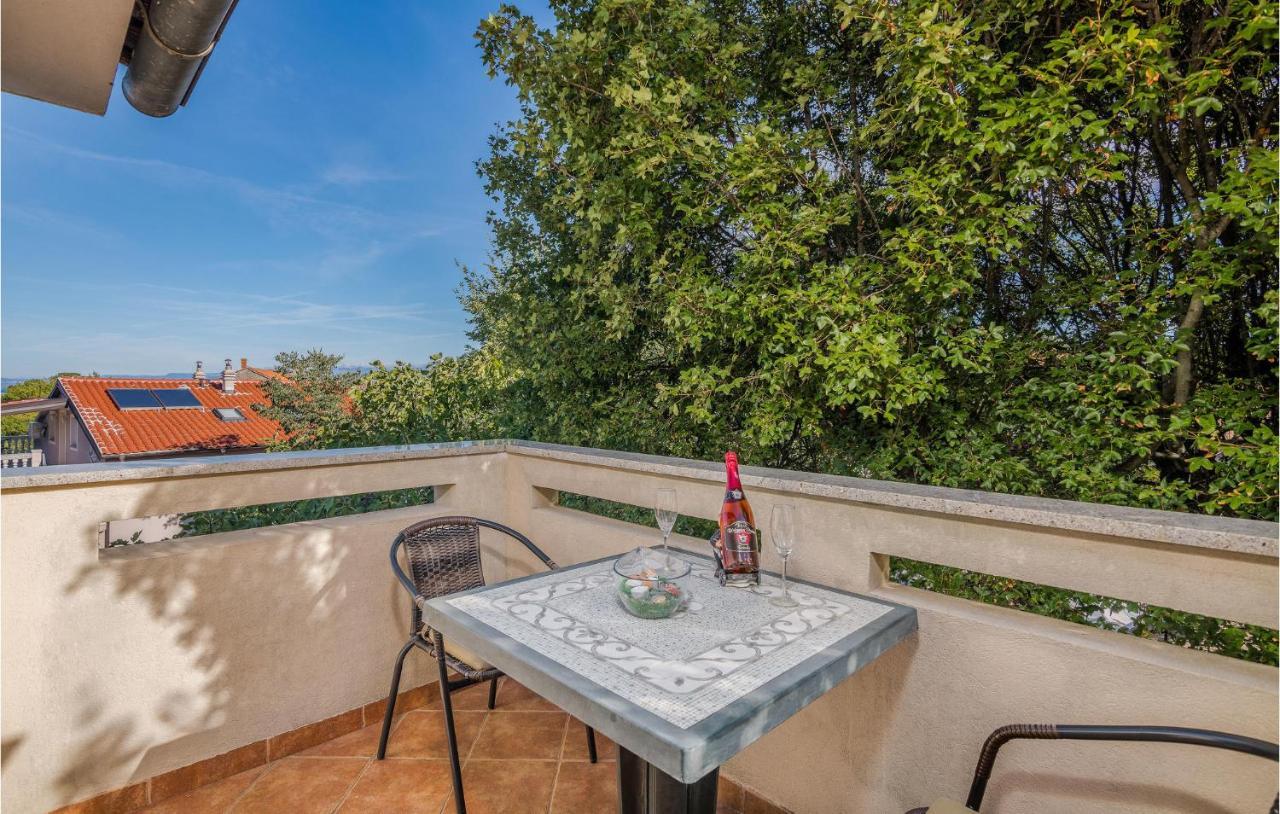 Nice Apartment In Malinska Dubasnica With Kitchen Екстериор снимка