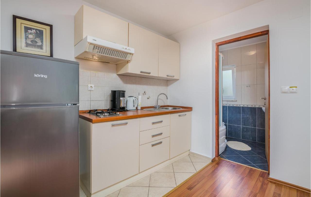 Nice Apartment In Malinska Dubasnica With Kitchen Екстериор снимка
